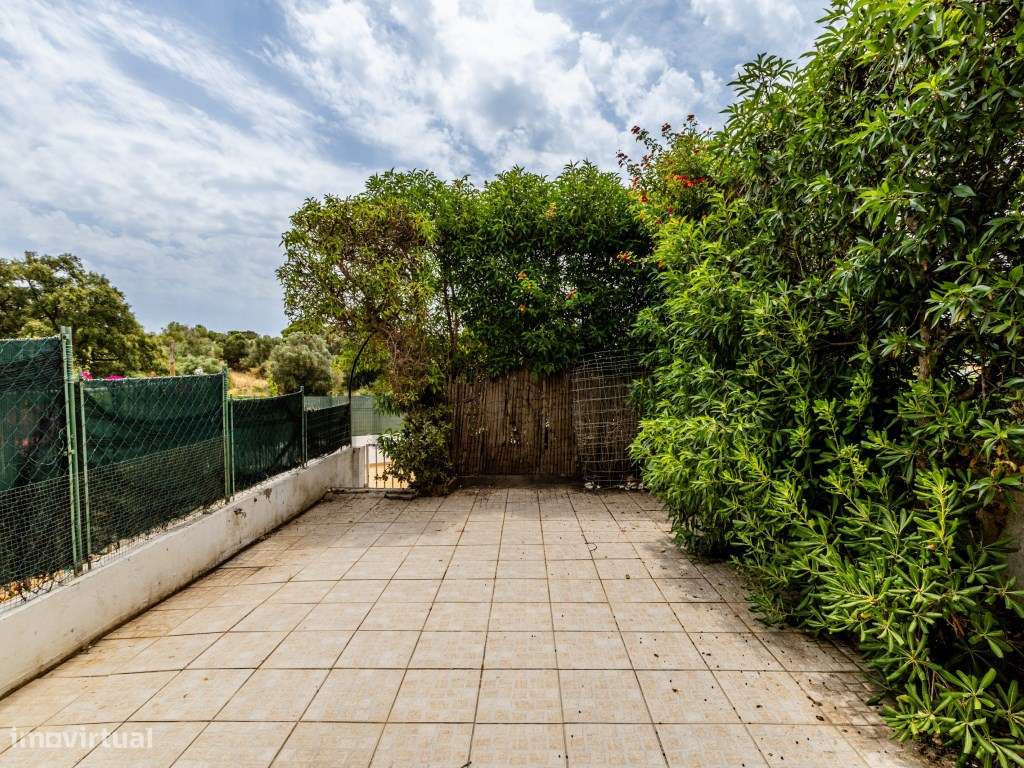 Moradia Duplex tipo T2 com Jardim e Piscina em Condomínio Privado-27