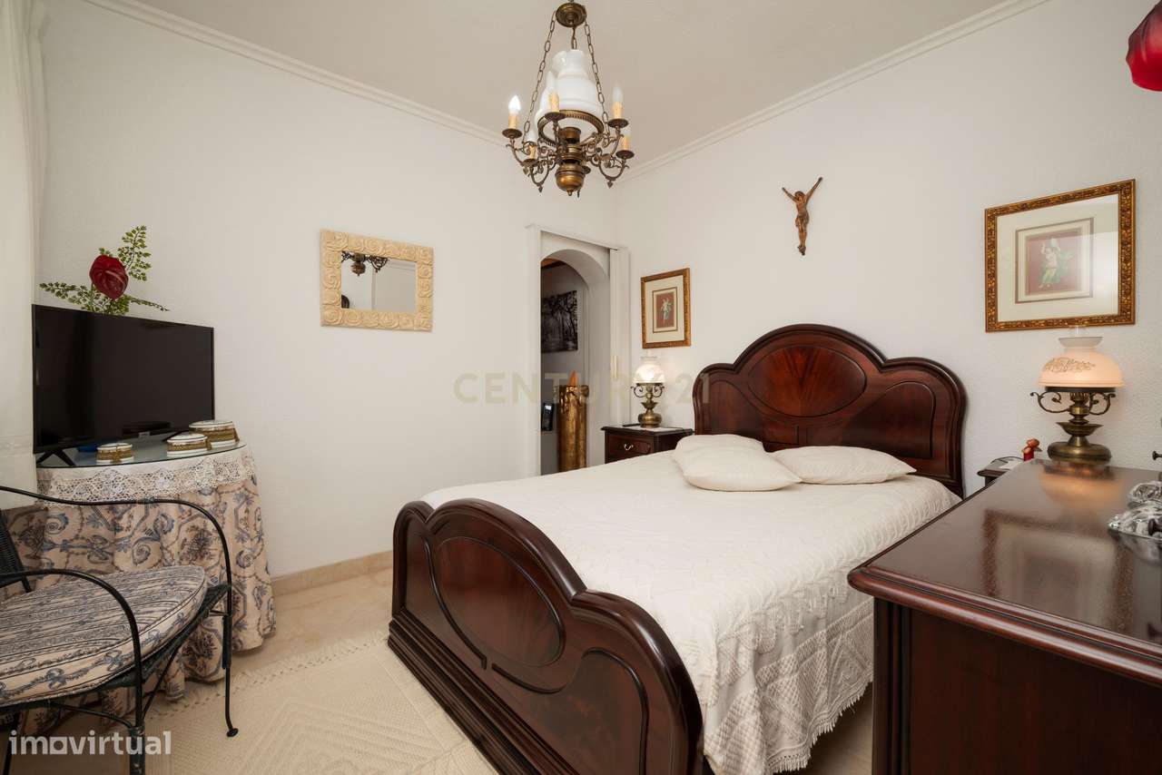 Moradia T4+1 para venda em Queijas.-19