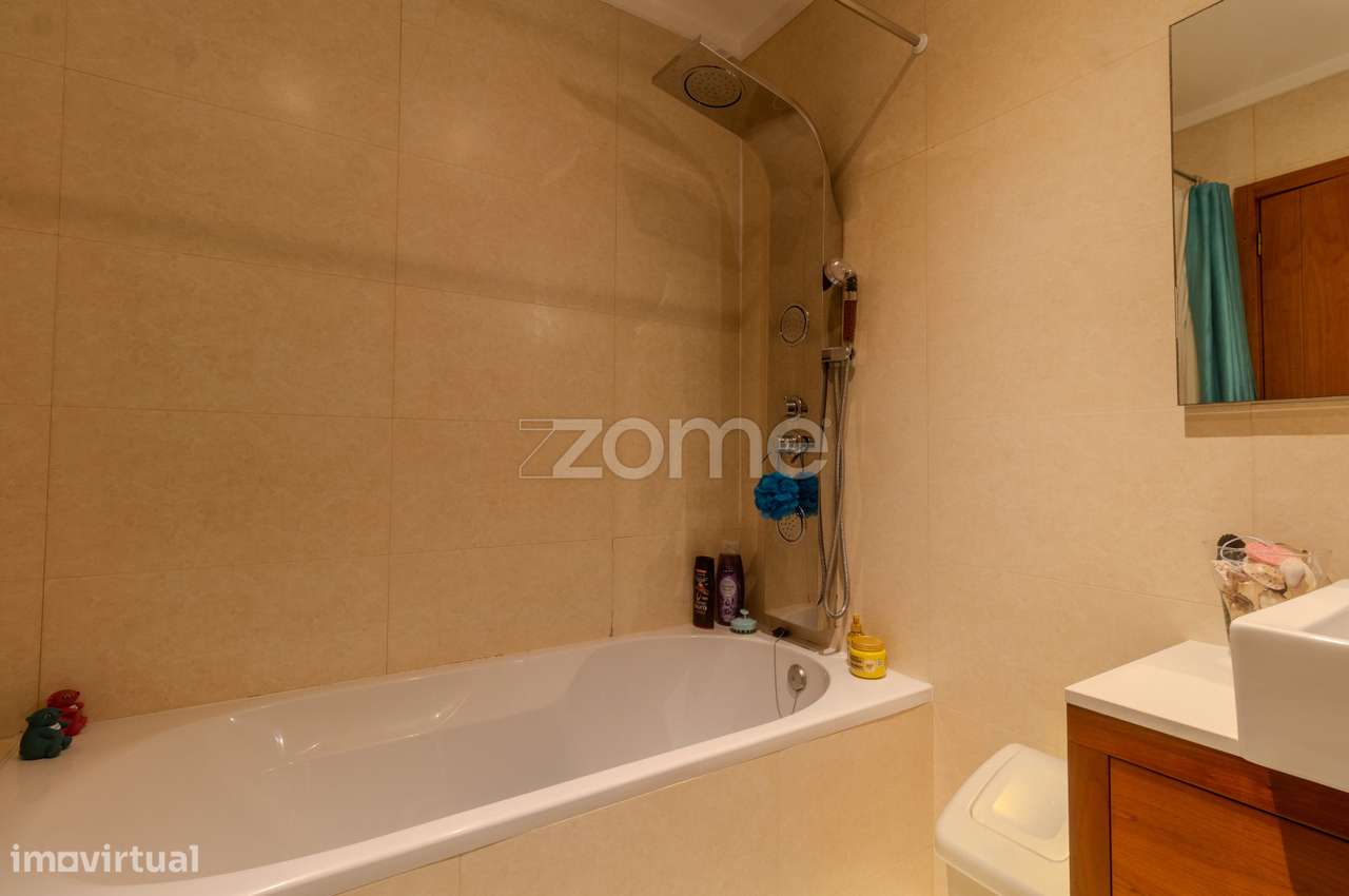 Moradia T3 | 3 Suítes e Piscina com Vista Rio-30