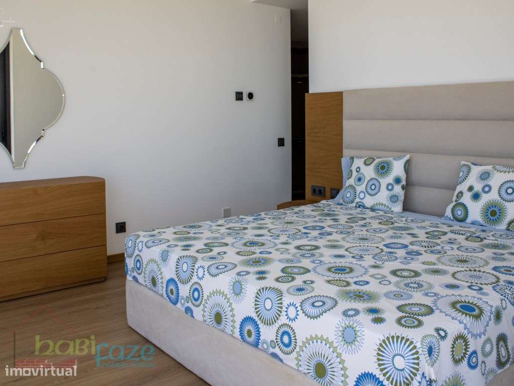 Vende-se Moradia de Luxo T5 com piscinas e Vista Mar-14