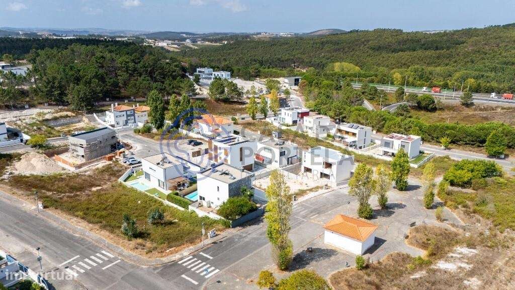Moradia T4 com3 suites isolada-6