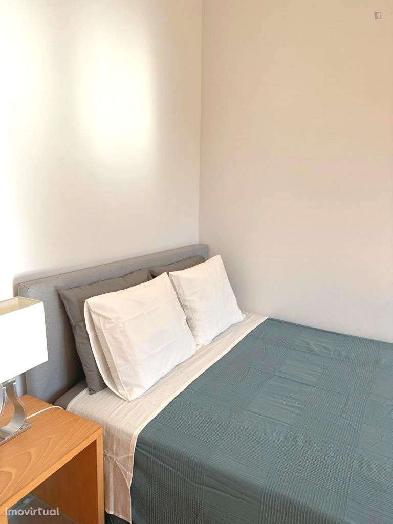 616475 - Quarto com cama de casal em apartamento com 5 quartos