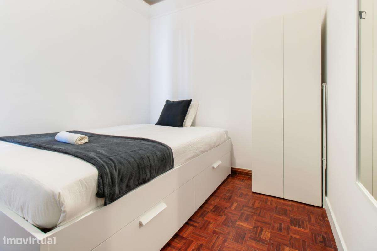 Quarto - localizado em Benfica Lisbon - Grande imagem: 5/10