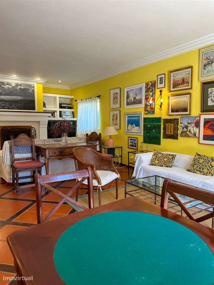 Moradia T5 com piscina e jardim a poucos metros da Praia do Alemão – A-10