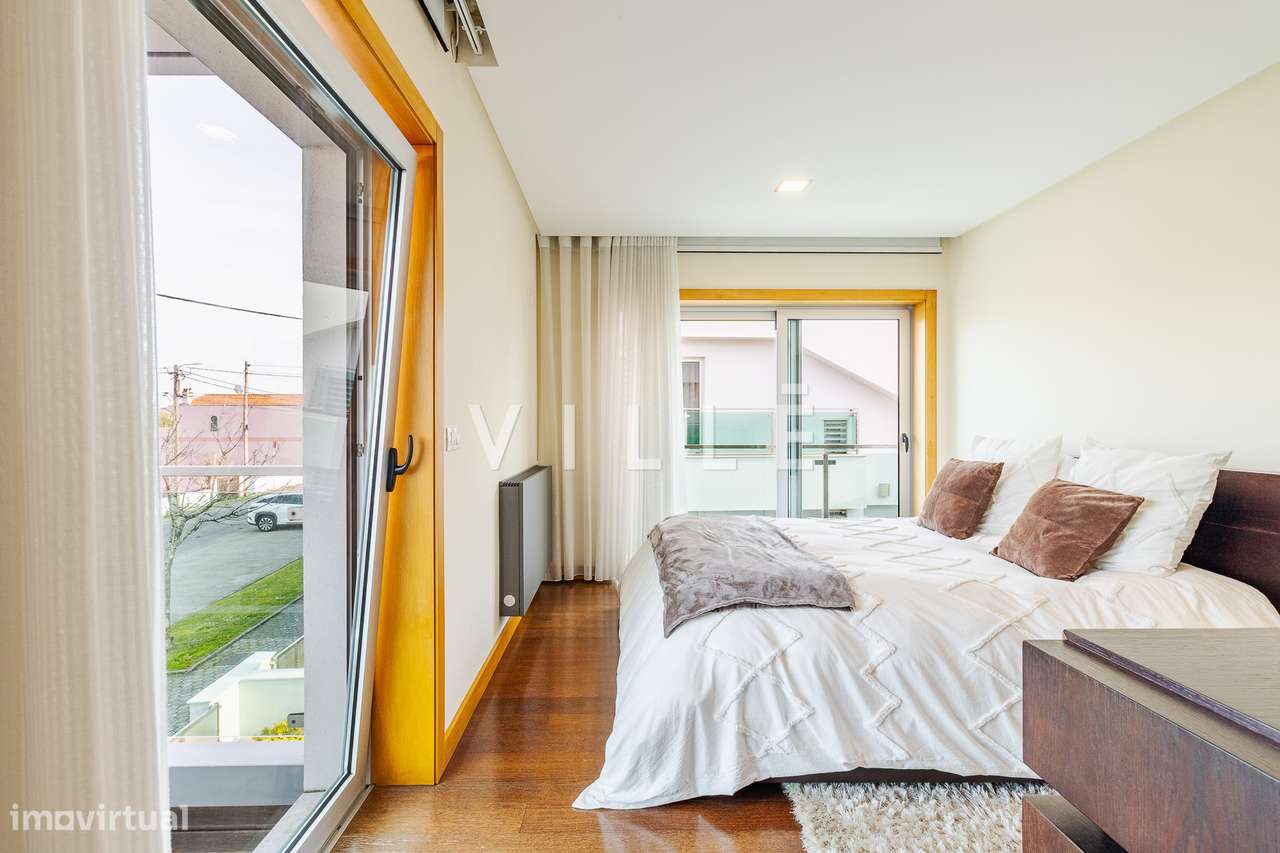 Moradia T4 com piscina aquecida e garagem dupla - Grande imagem: 5/39