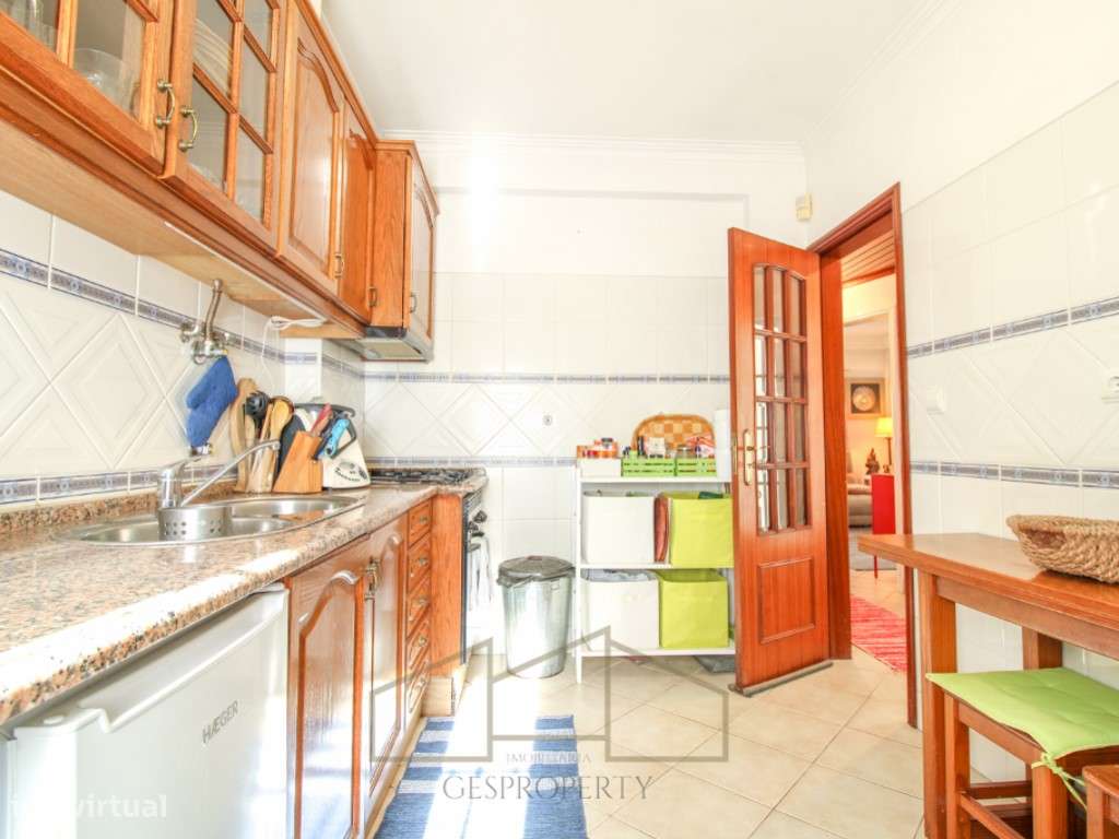 Moradia T3 nos Foros da Amora-13