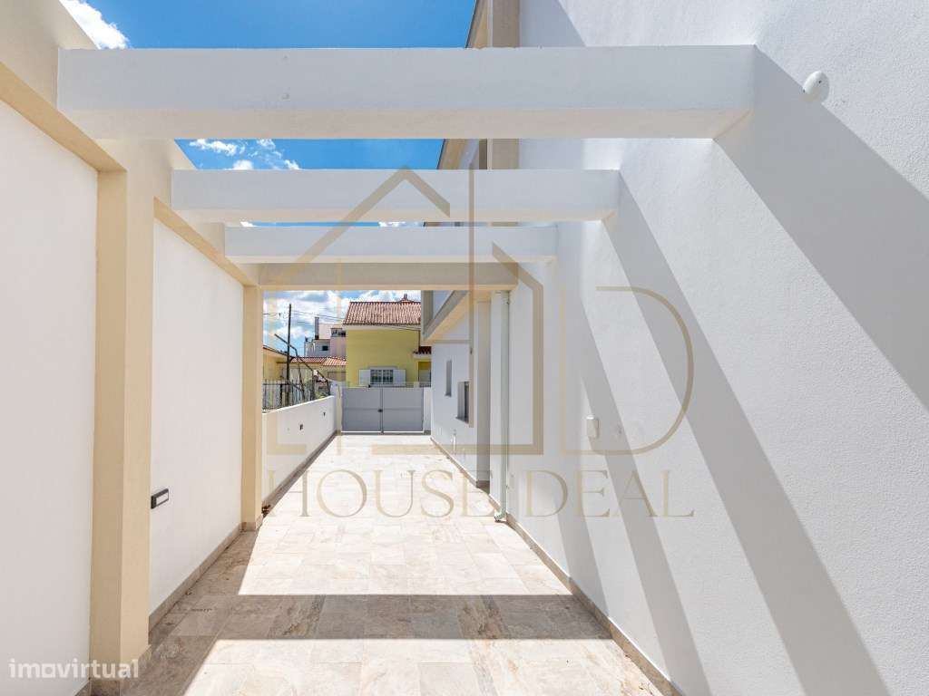 EXCELENTE! Moradia T3+1 com Pérgola. Pinhal do General. Fernão Ferro-3