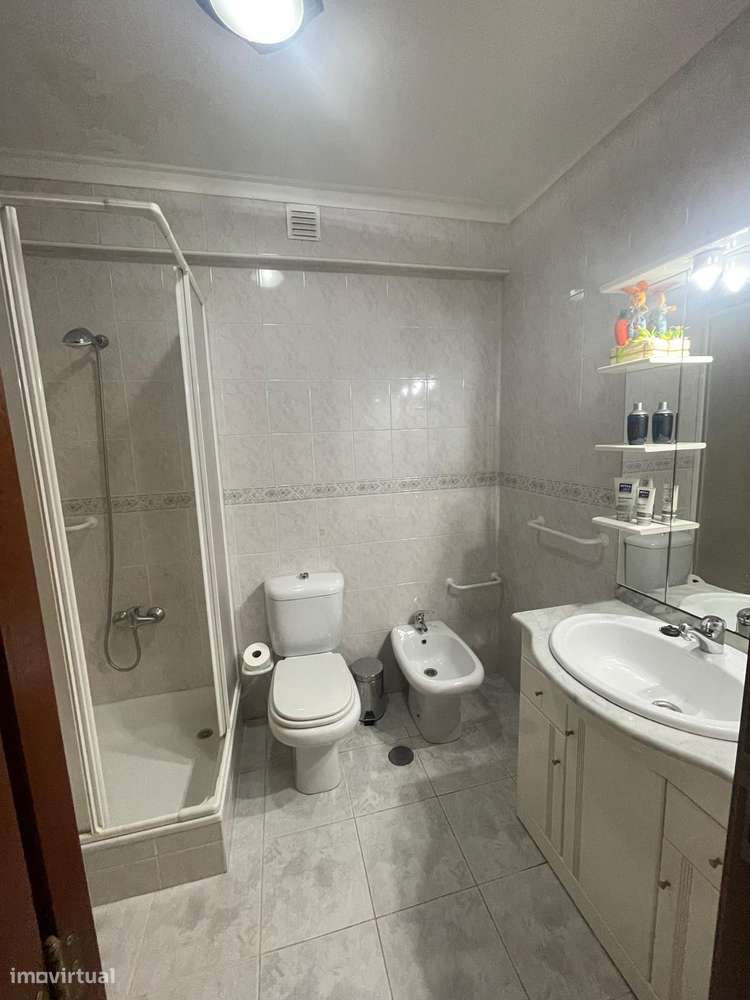 Apartamento T3 com boas áreas-10