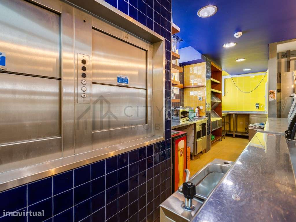 Espaço Comercial de 425m² no Coração de Faro-16