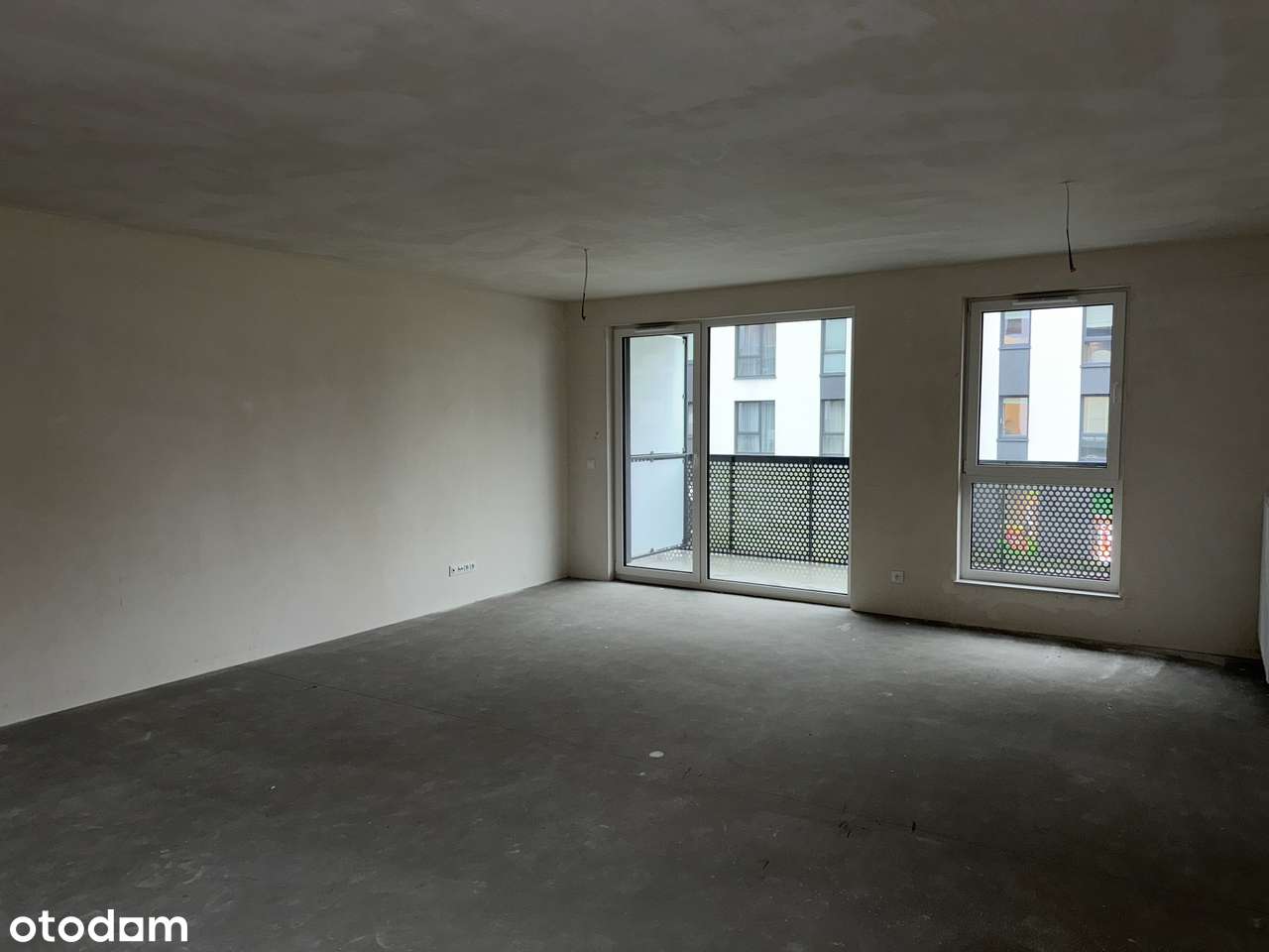 4-pokojowe mieszkanie na Pradze-5