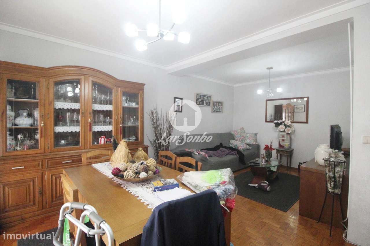 Apartamento T2 junto à Av da Carvalha, Fânzeres, com Excelente Expo...-2