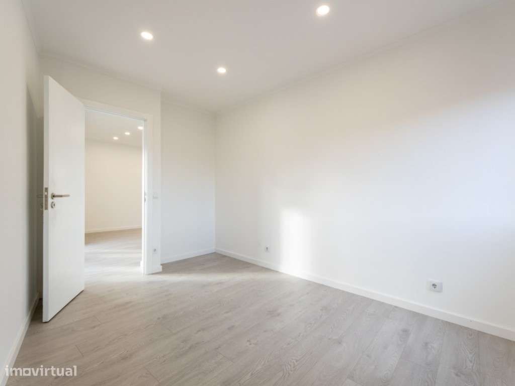 Andar de Moradia T1+1 Totalmente Remodelado | Moita do Norte-8