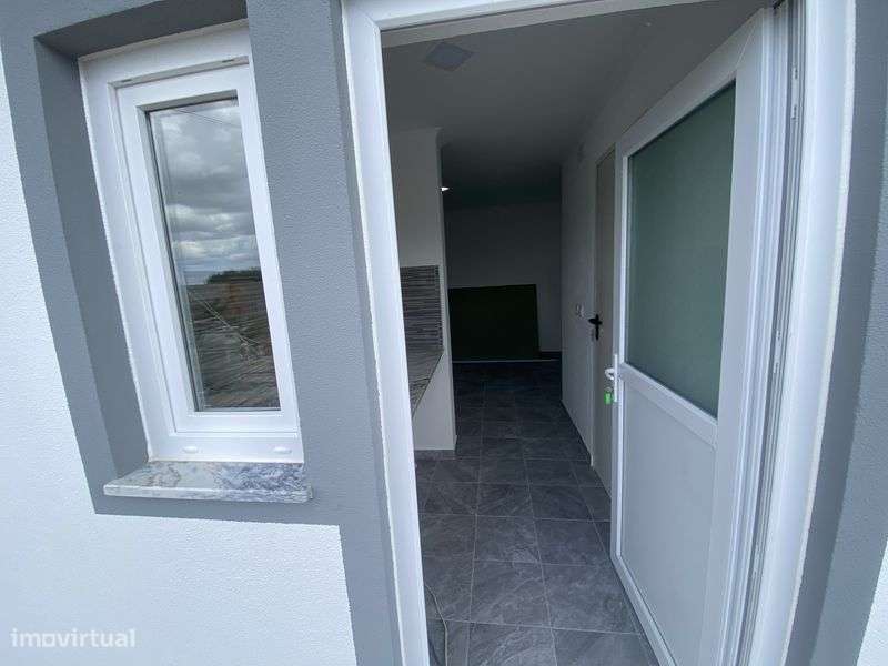 Alugo T0 novo com agua e luz inclusso - Grande imagem: 5/12