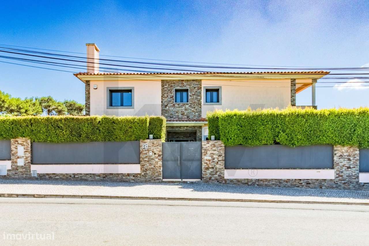 Moradia de sonho T4 com jardim, piscina e privacidade no coração de Ca-4