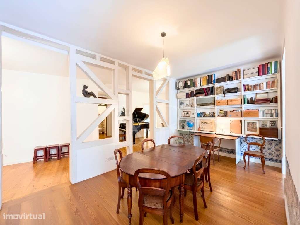 Apartamento T3 renovado no centro histórico de Lisboa-13