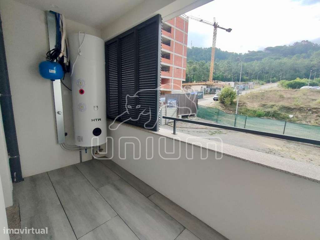 Apartamento T2 Novo com Varanda e Garagem em Darque-7