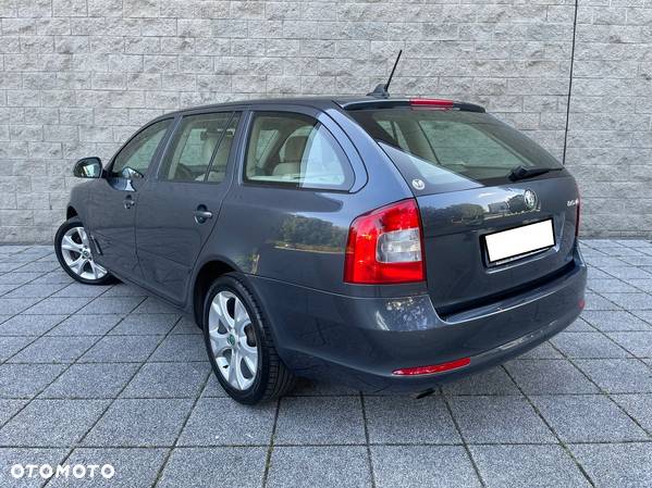 Skoda Octavia Combi 2.0 TDI DPF Elegance - 3