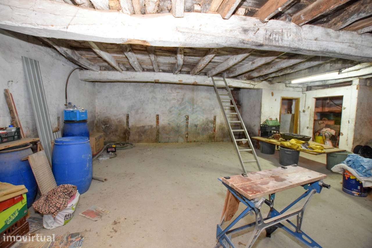 Moradia T7 com Garagem e Armazém - Alcorochel - Torres Novas-38