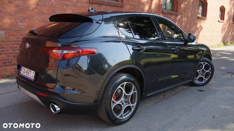 Alfa Romeo Stelvio 2.2 JTDM Executive Q4 - 10