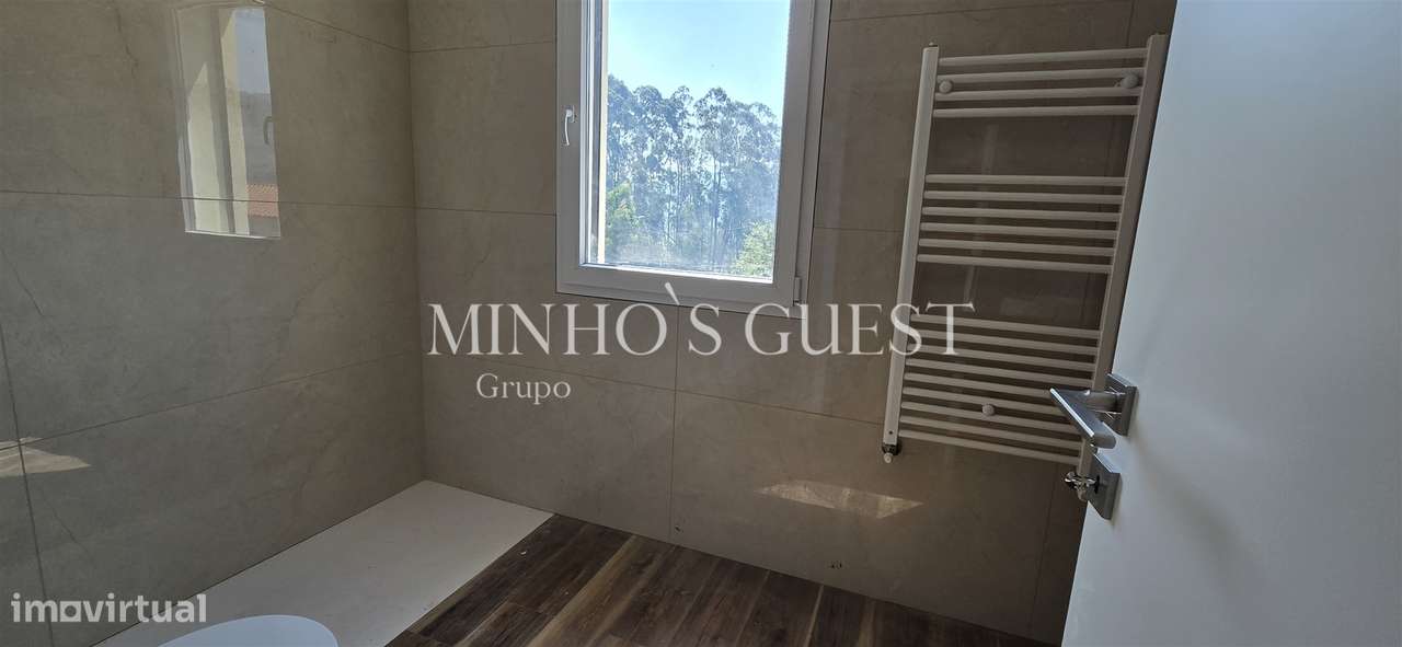 Moradia Individual V3 Nova c/ Piscina, Churrasqueira e Jardim em Espin-16