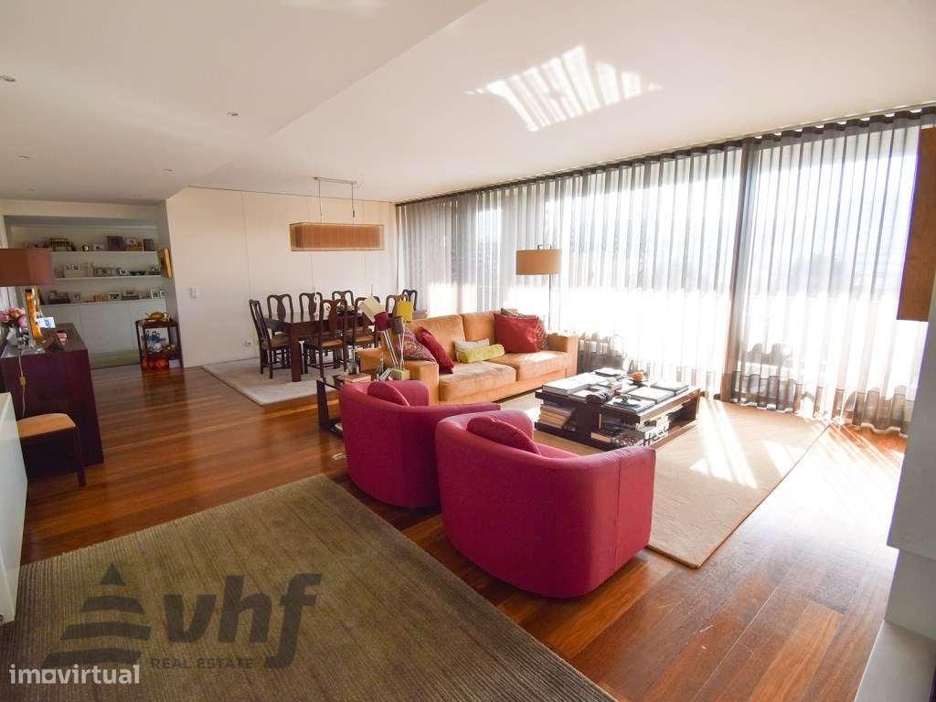 Oportunidade Única: T5 de Excelência no Condomínio Jardim das Camélias - Grande imagem: 4/45