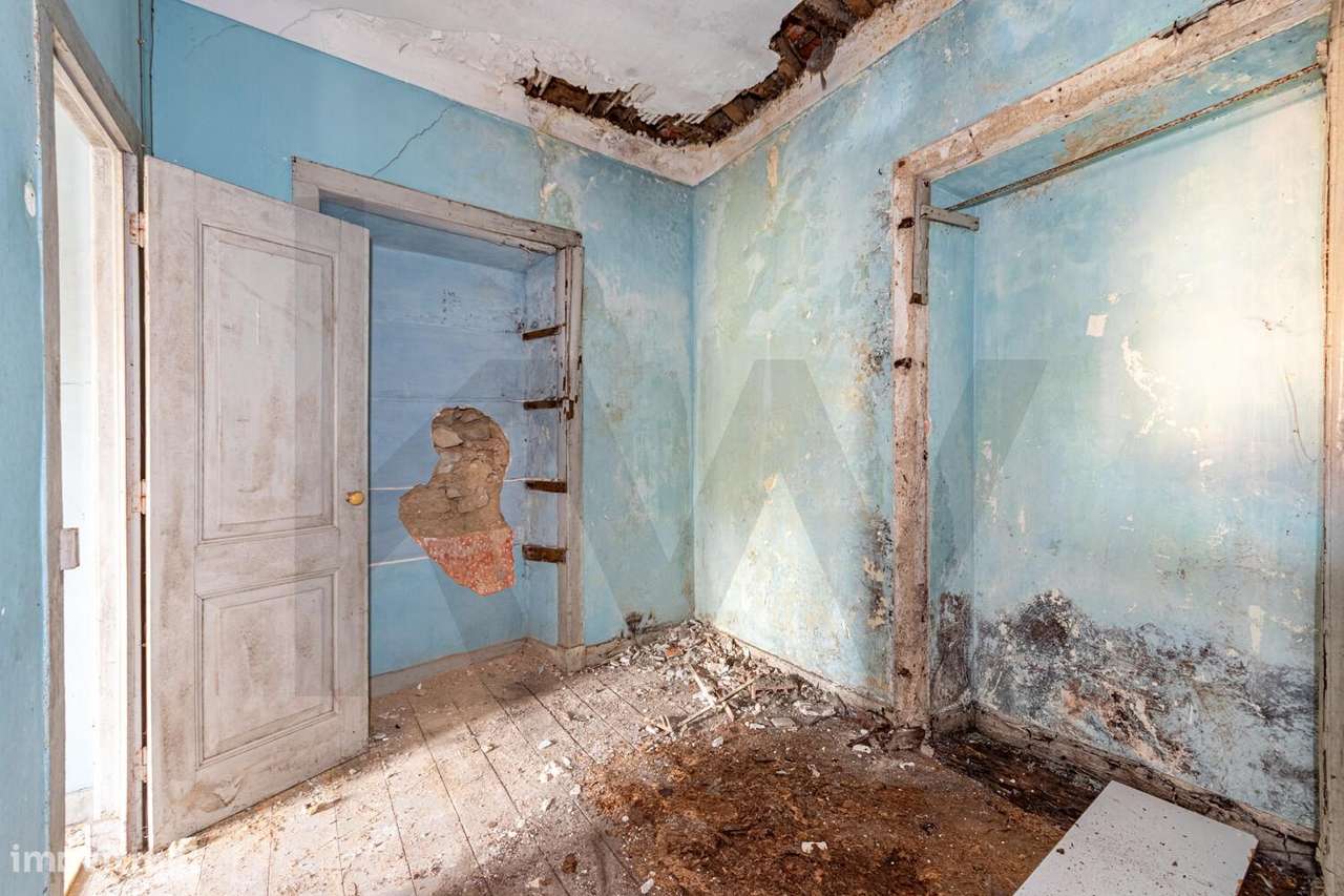 PRÉDIO EM RUÍNA c/ 3 APARTAMENTOS - 230 M2 - CANEÇAS - Odivelas-9