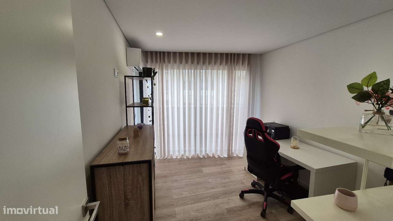 T3 Recuado no último piso, com terraço de 77,35m2 e garagem fechada-4