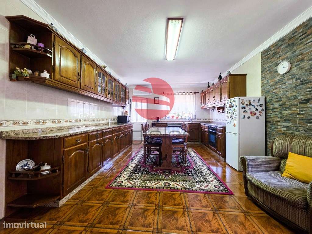 MORADIA T6 C/ GARAGEM-0