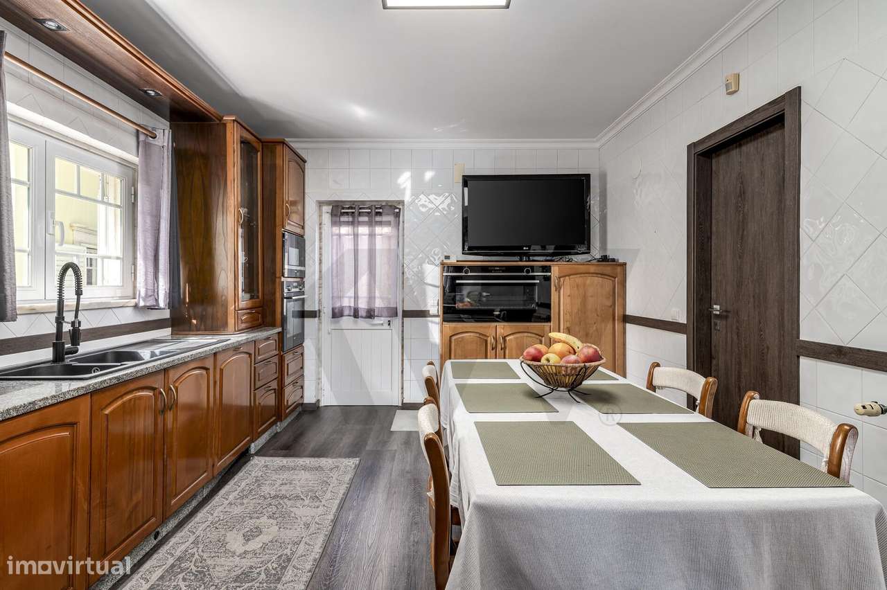 Moradia T4 Independente com Jardim – A 12 min a pé da Praia e 35 min d-27