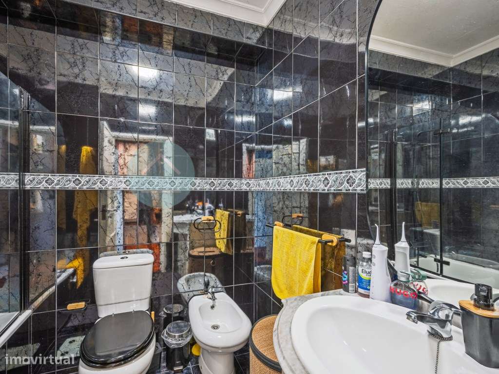 T2 à Venda na Areosa, Porto | Renovado, Garagem e Vista Mar-6