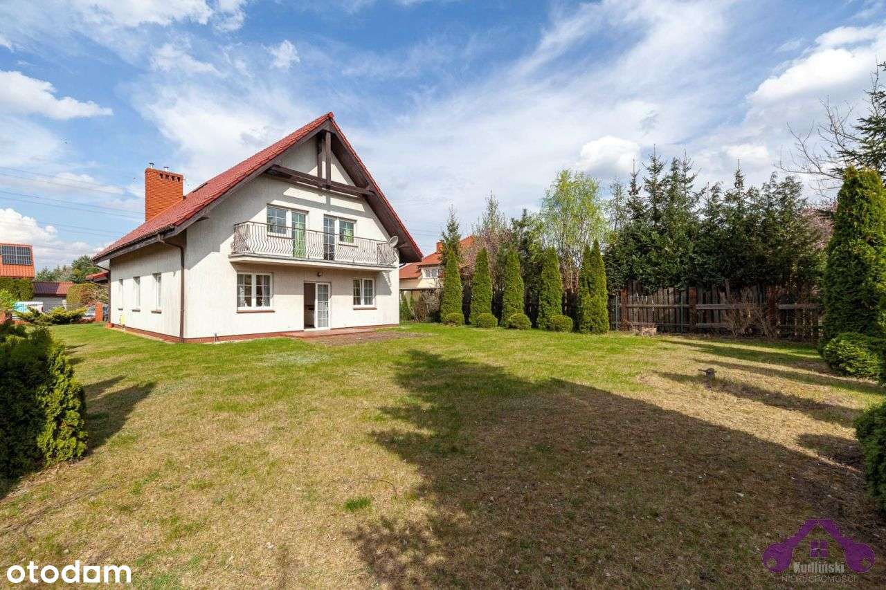 Dom z dużymi sypialniami i pomieszczeniem biurowym-1