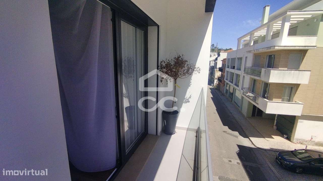 Moradia em banda perto do Mosteiro da cidade de Alcobaça.-9