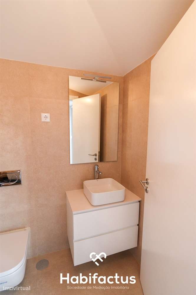 Apartamento T3+2 com Varandas e Terraço em Viseu-25