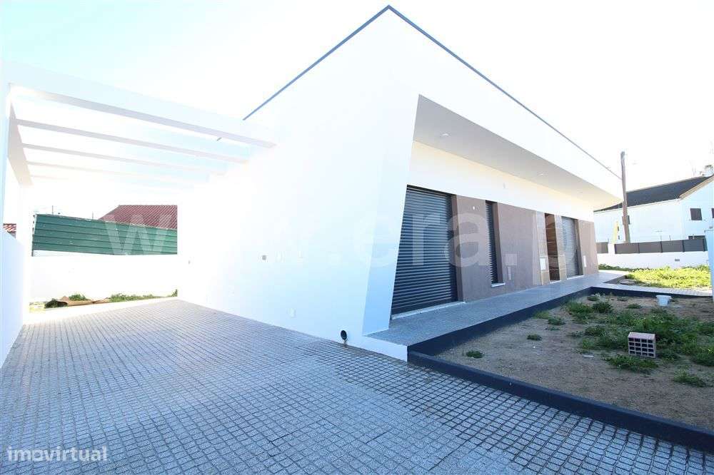 Moradia Isolada T4; Fernão Ferro - Grande imagem: 2/18