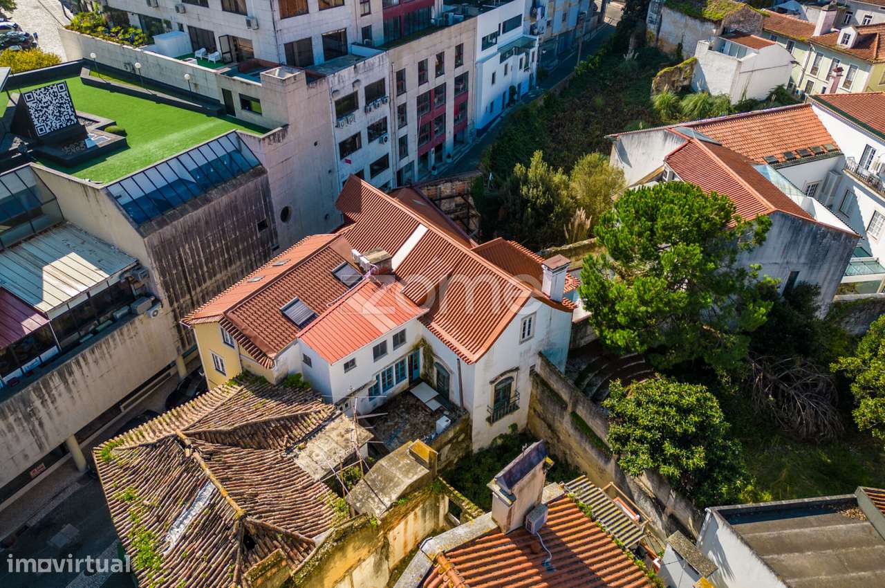 Prédio com grandes áreas no Centro de Leiria-31