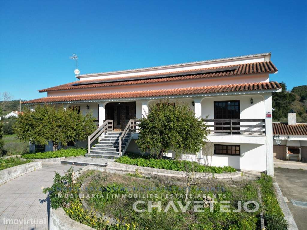 Moradia T4 Espaçosa com Terreno Amplo, Garagem e Anexos - Centro de... - Grande imagem: 3/60