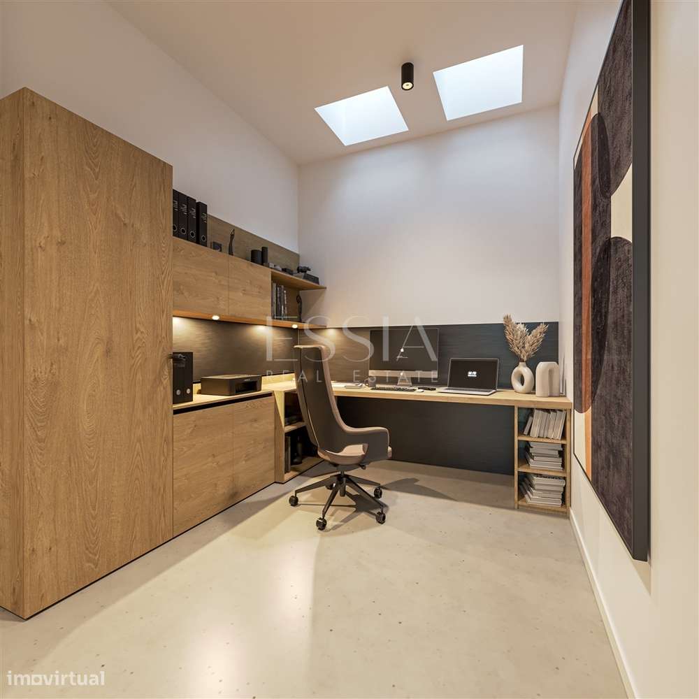 Marquês | Moradia Triplex T3+1 com 2 Garagens e Varandas-12
