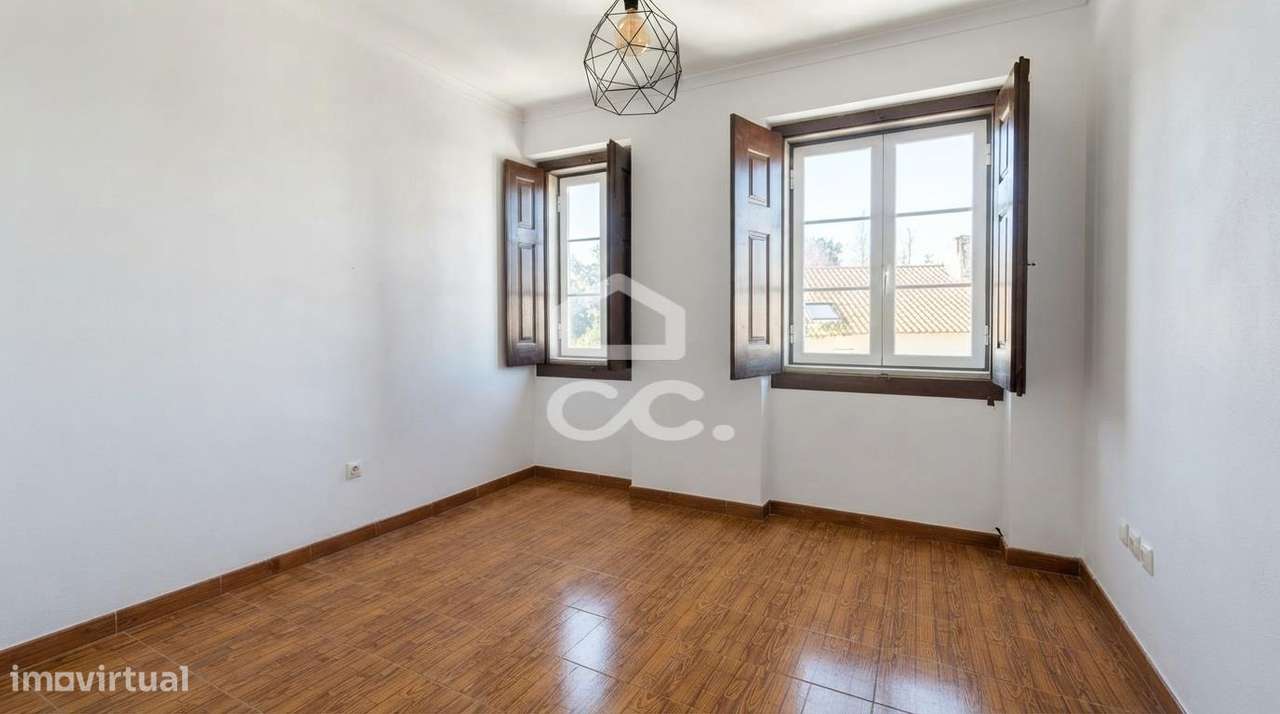 Prédio para investimento em Torres Novas com 3 apartamentos T0 e T1 em-1