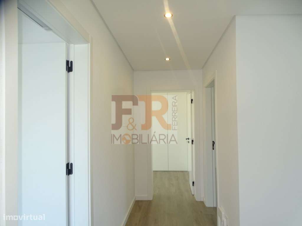 PRONTA!! Moradia Duplex T4 com Garagem, Quinta das laranjeiras Fern...-23