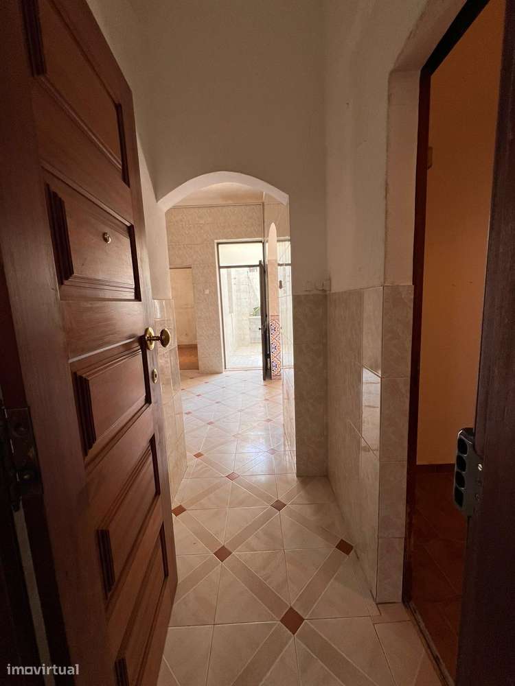 T2 com terraço e localização privilegiada no Barreiro - Grande imagem: 4/7