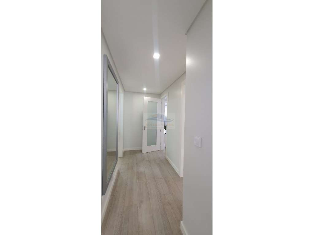 T3 de luxo e requinte com 3 WCS e Garagem nas Lezírias do Infantado-14