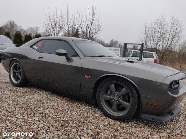 Dodge Challenger - 8