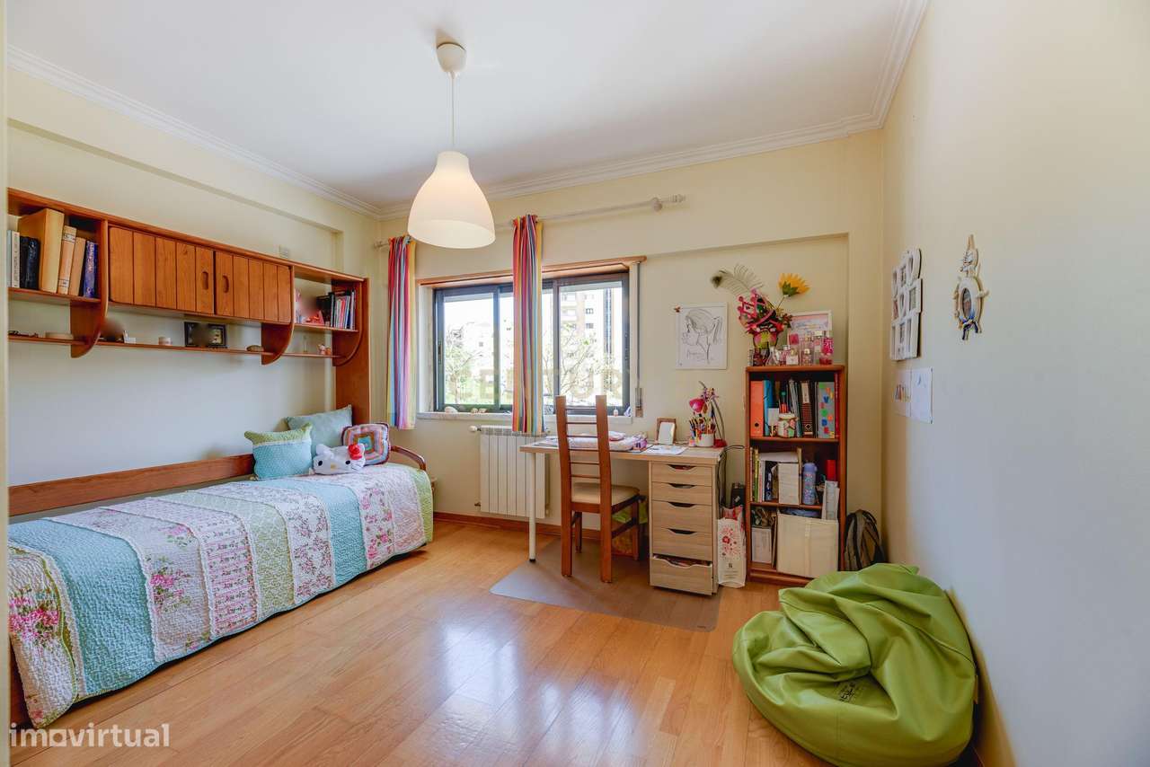 Apartamento T3 | Terraço, Box e Arrecadação | Urbanização da Ribeirada-21