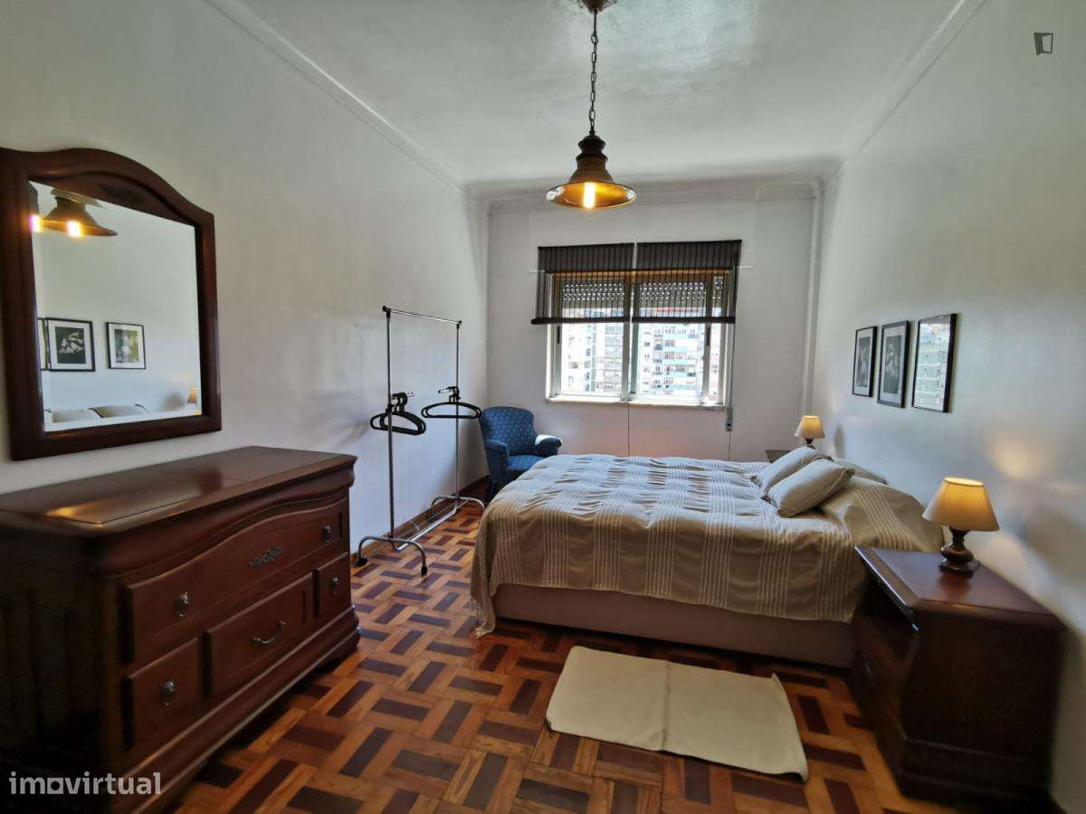 Quarto - localizado em Benfica Lisbon - Grande imagem: 5/10