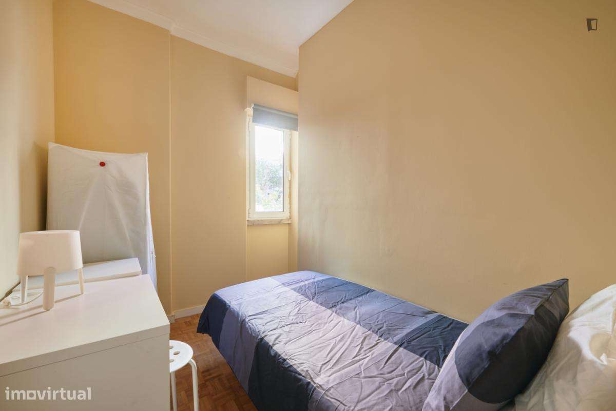 Quarto - localizado em Benfica Lisbon - Grande imagem: 2/8