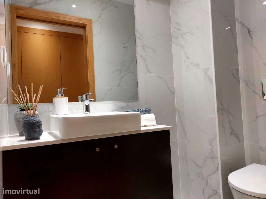 Apartamento T4 com 2 frentes, novo, com churrasqueira; piscina e pl...-56