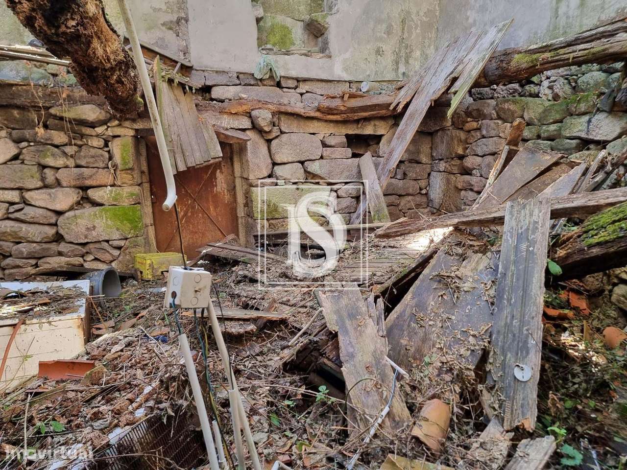 Moradia para Restaurar T3 situada em Campos, UDF de Ruivães e Campos,-8