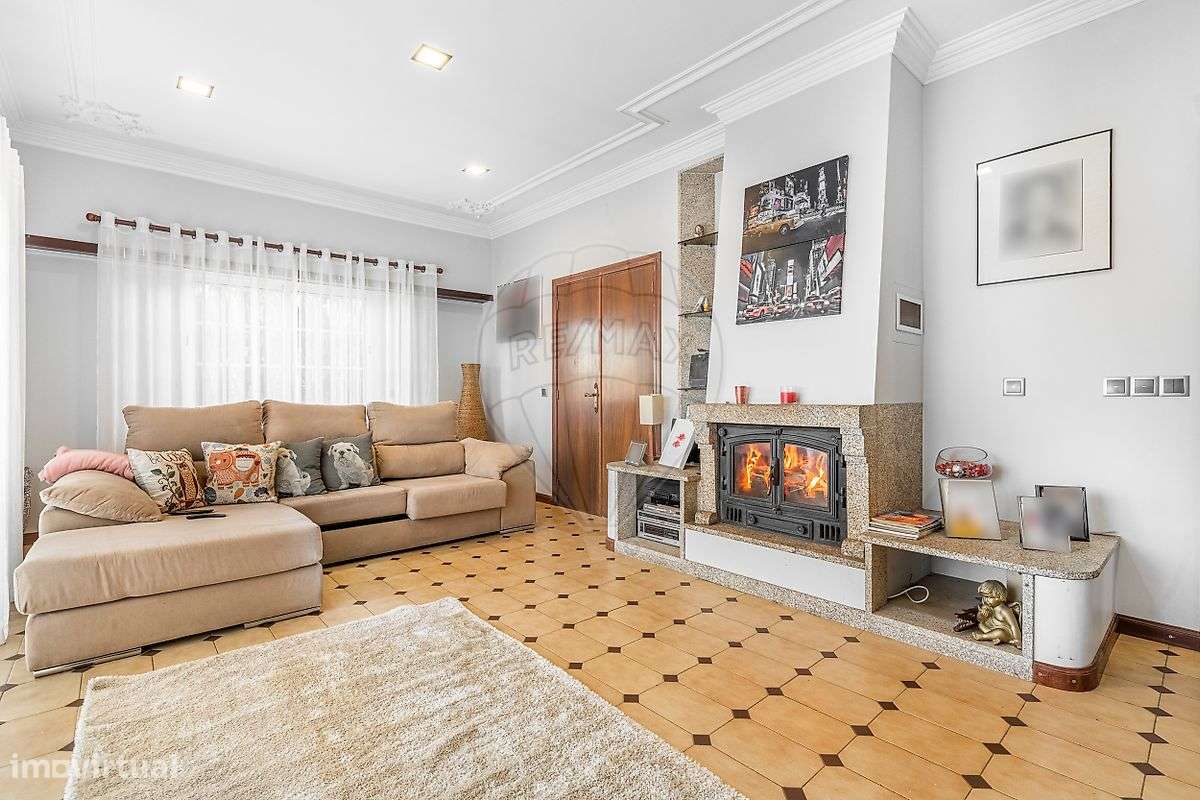 Moradia T5 para venda-18