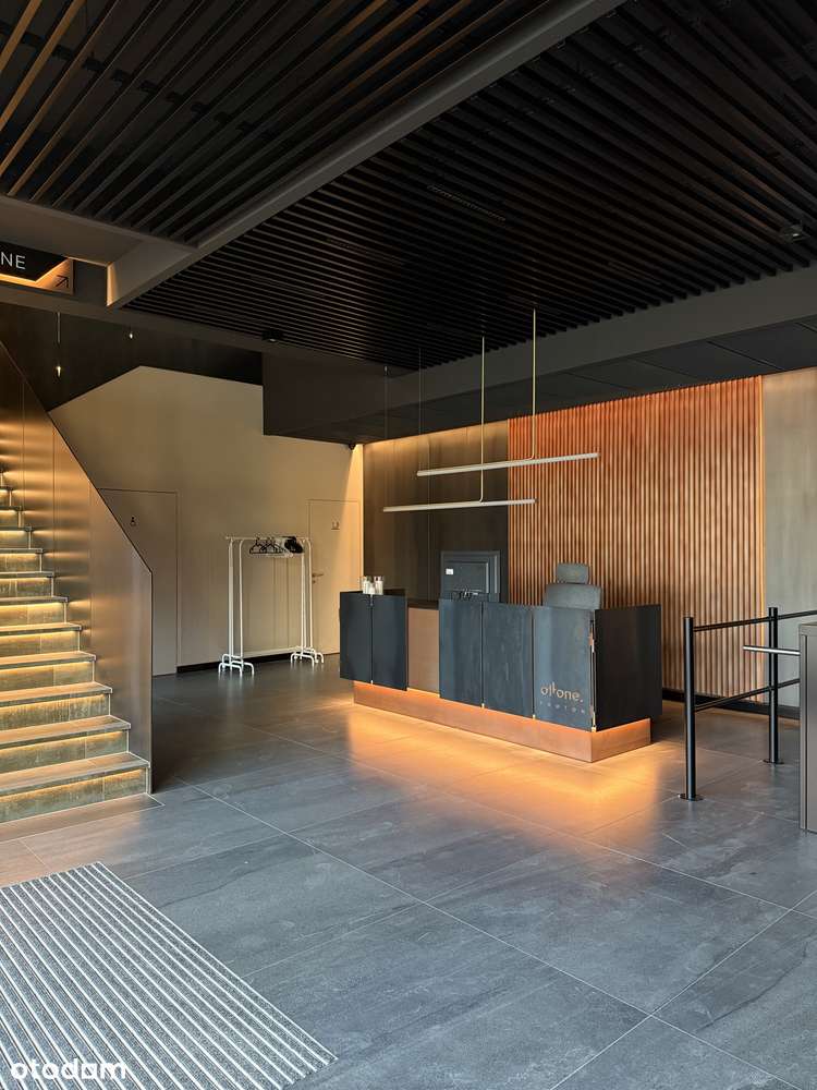 Nowoczesny lokal biurowy z parkingiem-0