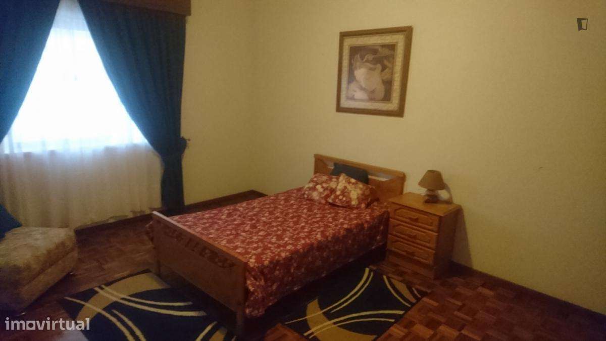 Quarto - localizado em São Martinho de Bispo Coimbra - Grande imagem: 2/10